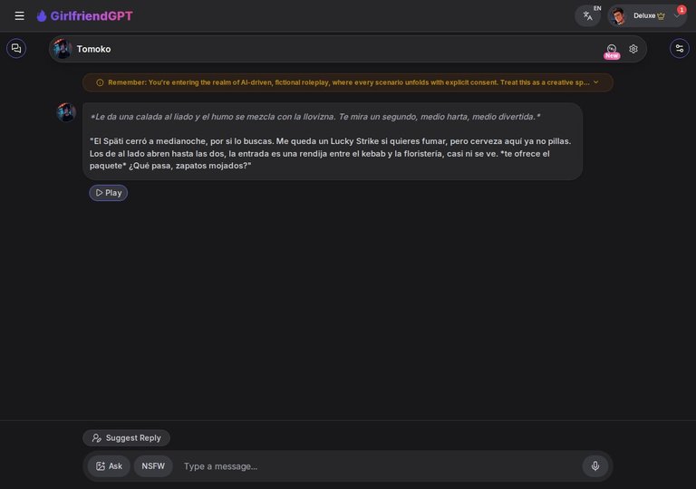 Chat abierto con Tomoko: primer mensaje mostrado y respuesta sugerida